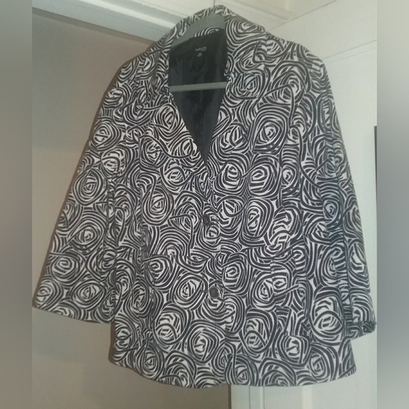 Rafaella Black and White Jacket with Pockets and Two Button Closure - 3X - Picture 1 of 6